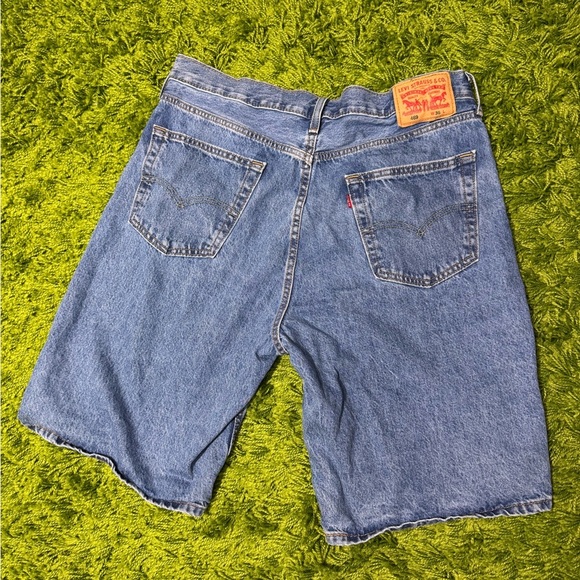 W36 Levi’s Jean Shorts - Picture 2 of 3